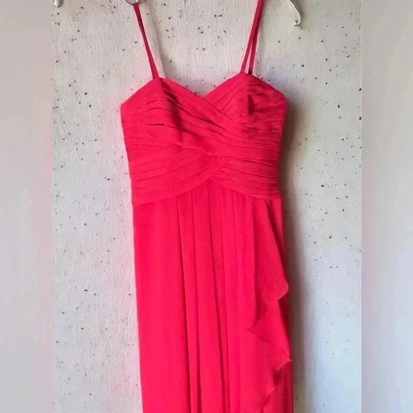 DAVID'S BRIDAL Red Crinkle Strapless Chiffon Dress with Cascade Skirt Size 4 - Picture 3 of 6